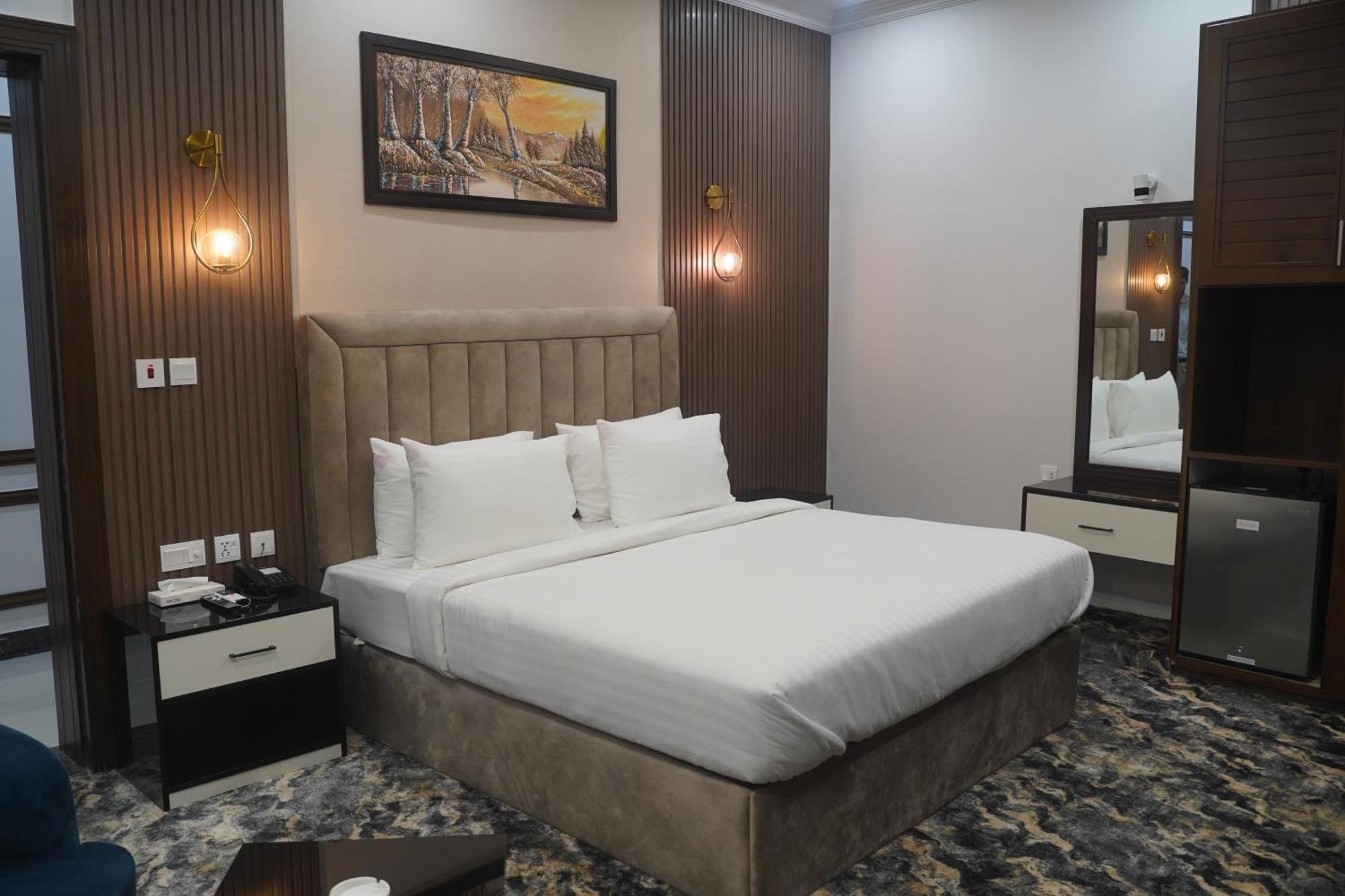 Swarg Hotel Sahiwal Kültér fotó