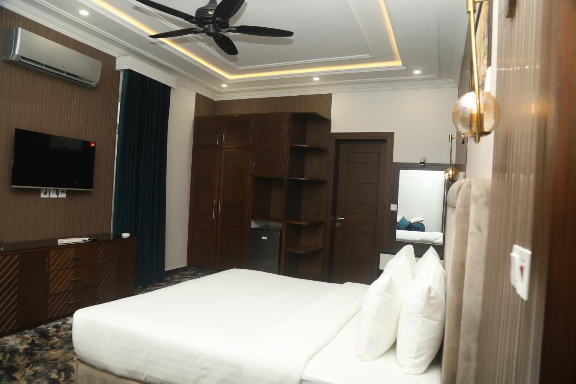 Swarg Hotel Sahiwal Kültér fotó