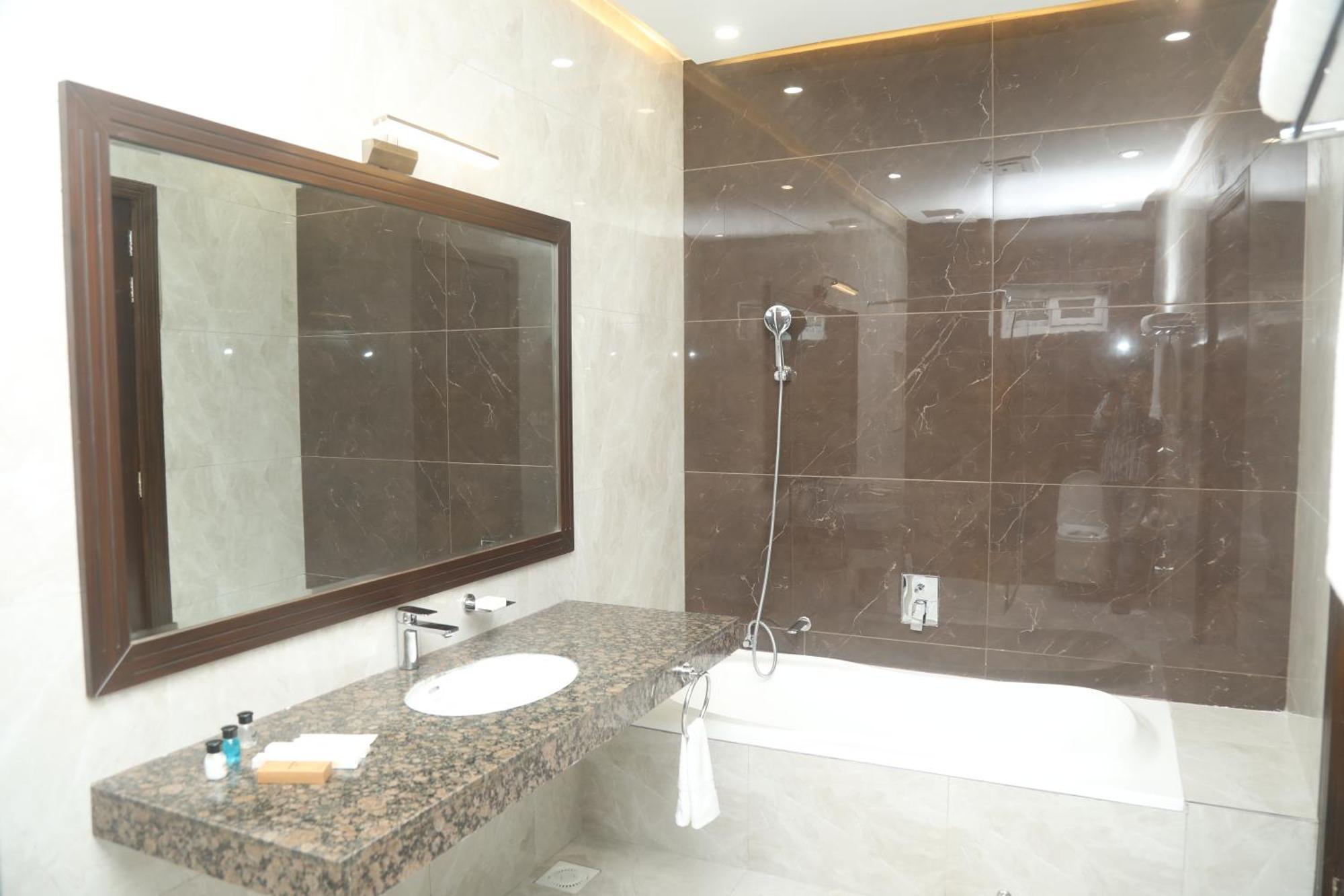 Swarg Hotel Sahiwal Kültér fotó