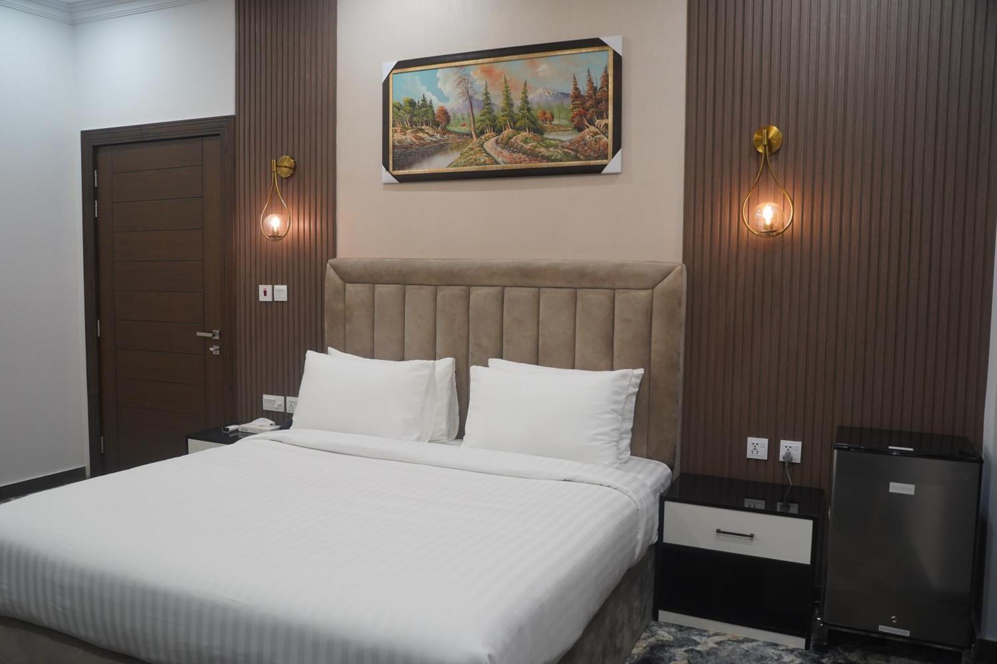 Swarg Hotel Sahiwal Kültér fotó