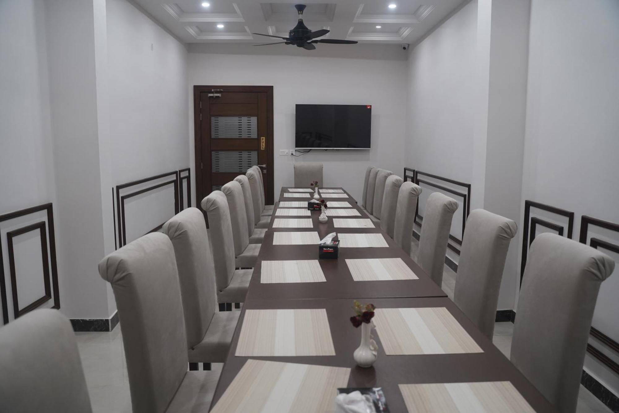 Swarg Hotel Sahiwal Kültér fotó