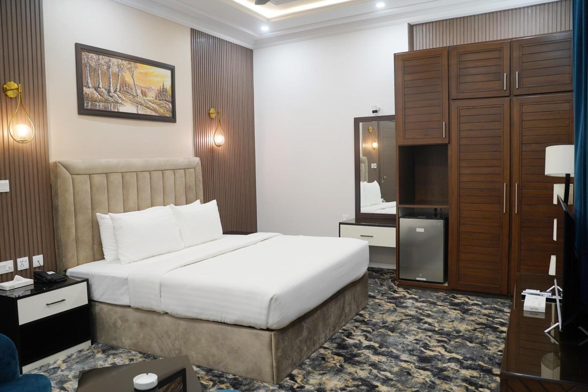 Swarg Hotel Sahiwal Kültér fotó